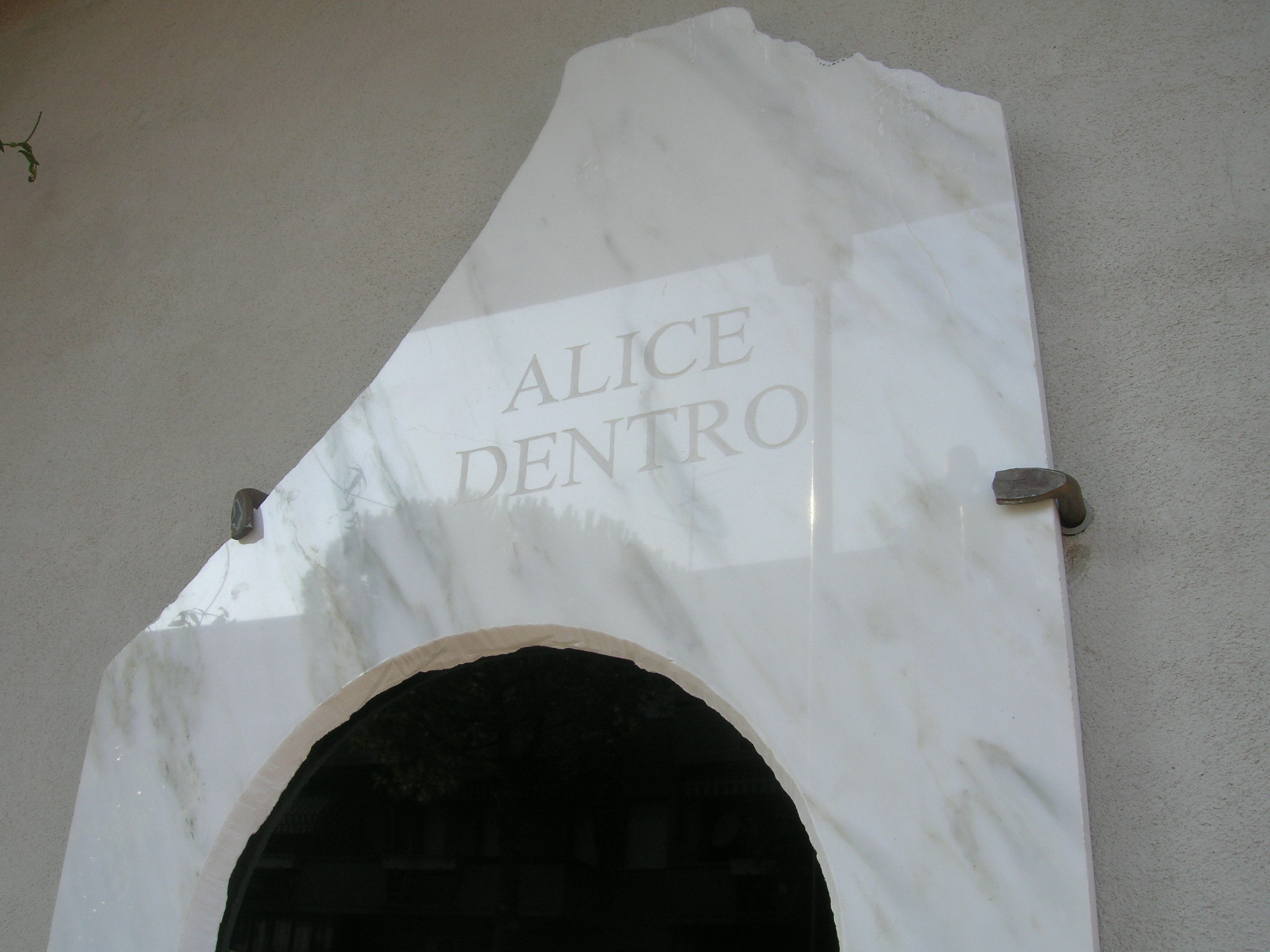 Alice dentro
